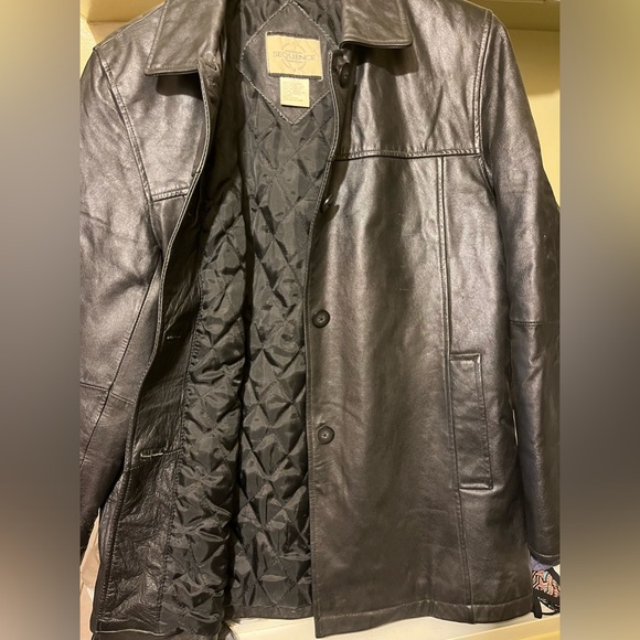 Ladies Black Leather Jacket Size 12 - Picture 2 of 5